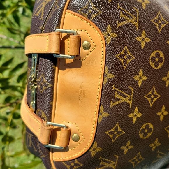 `ღ´- ♥ -`EXCELLENT CONDITION Authentic Louis Vuitton Excursion Bag `ღ´- ♥ -`ღ´-♥ - Picture 7 of 16